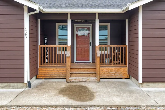 a view of entrance gate of the house