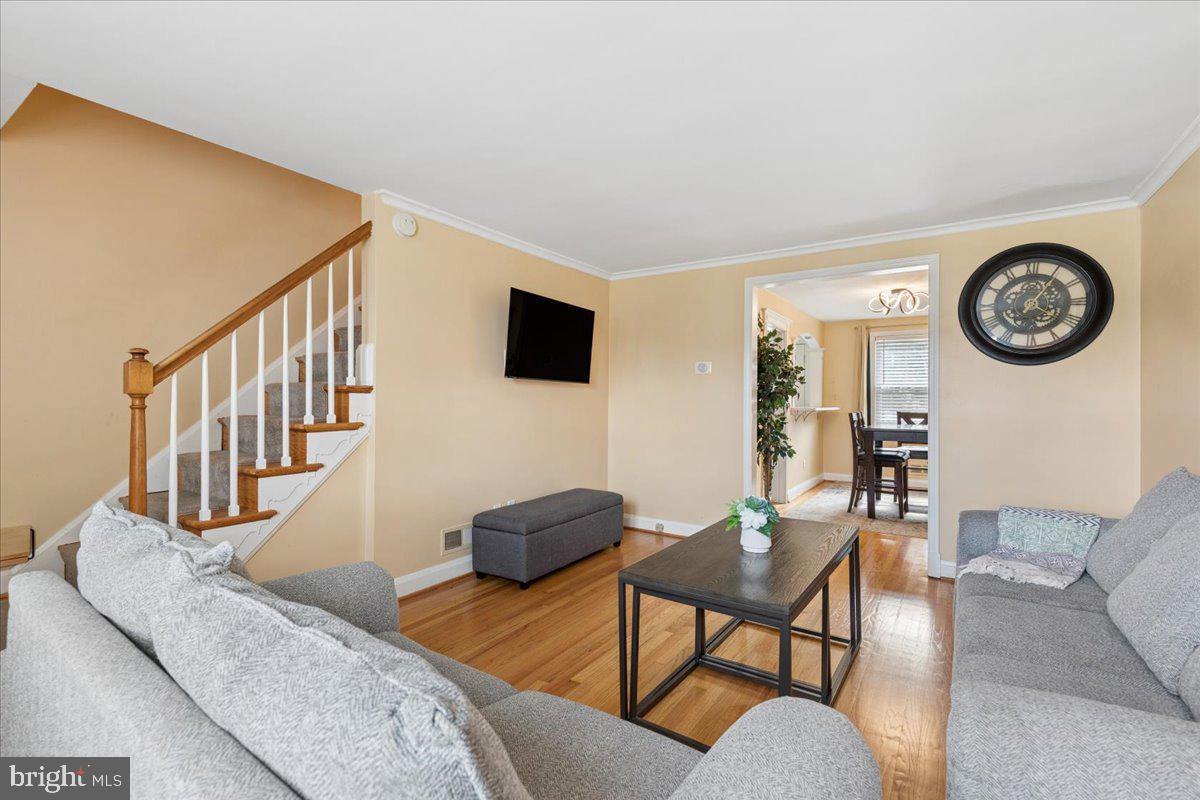 772 South Woodington Road Baltimore, MD 21229 - Photo 4 of 28 Gallery Image 4