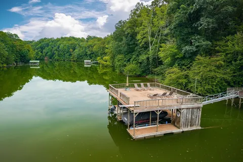 a view of a tennis court