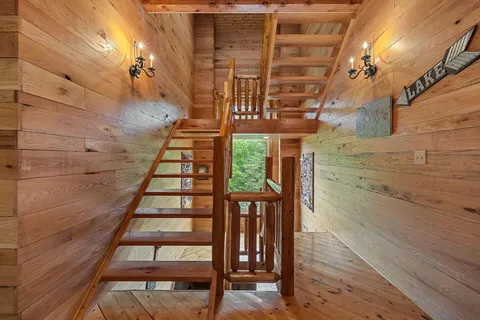 a view of entryway with outdoor area