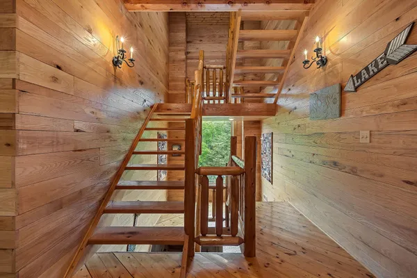 a view of entryway with outdoor area