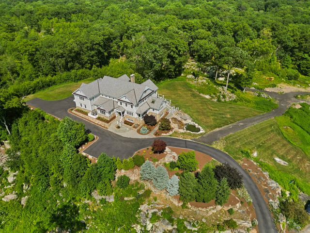 $2,500,000 | 29 Rogues Ridge Road, Weston, CT 06883
