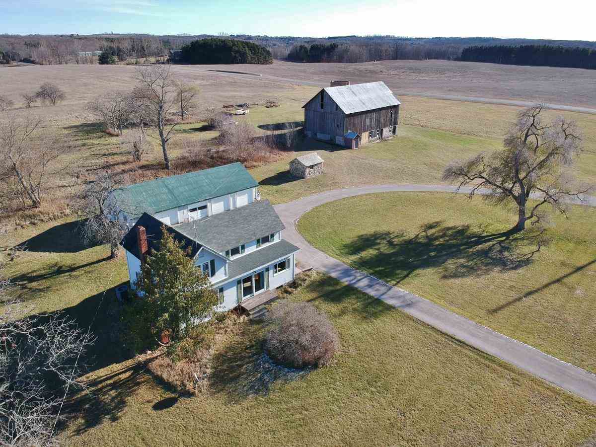 3411 South Center Otto Road Suttons Bay, MI 49682 - Photo 13 of 51 1895309-13.JPG