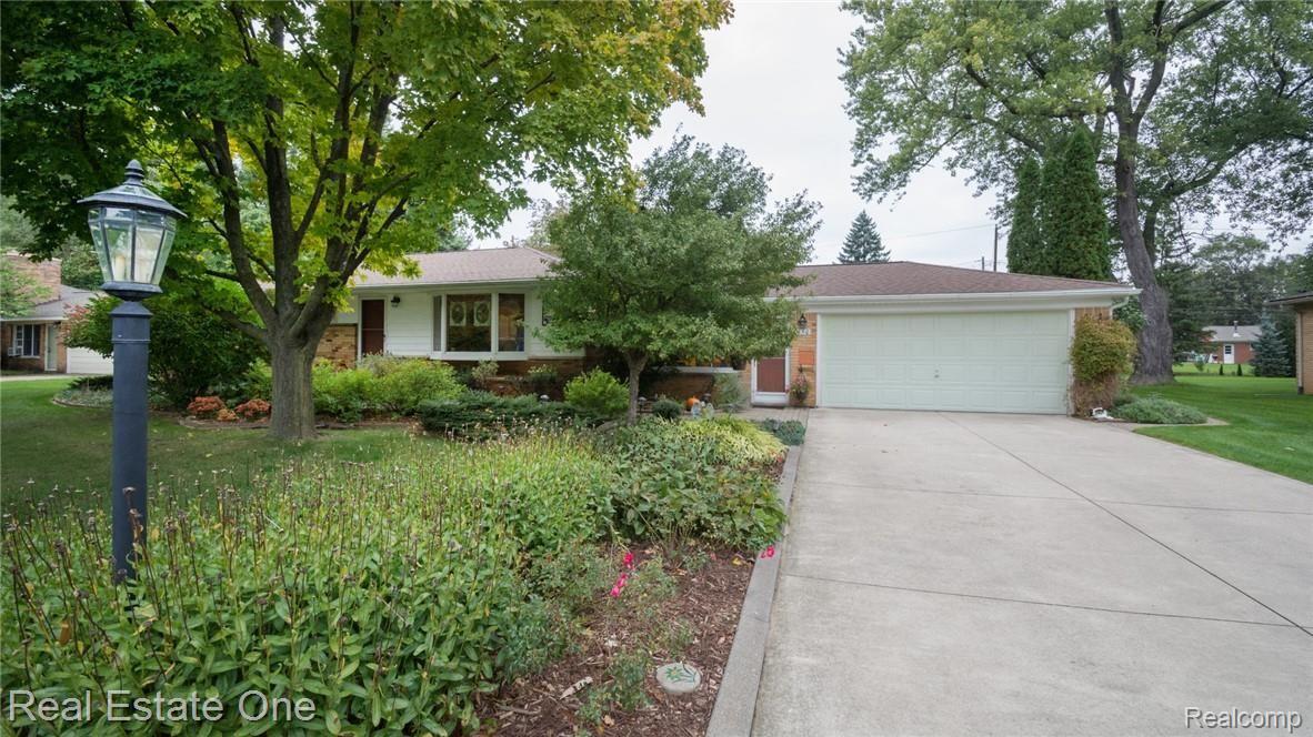 450 Elmhill Road Rochester, MI 48306 - Photo 1 of 31 4_3.jpg