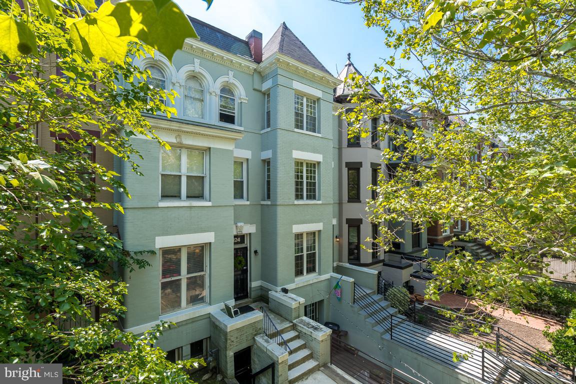1126 Columbia Road Northwest, Unit 4 Washington, DC 20009 - Photo 2 of 44 Community