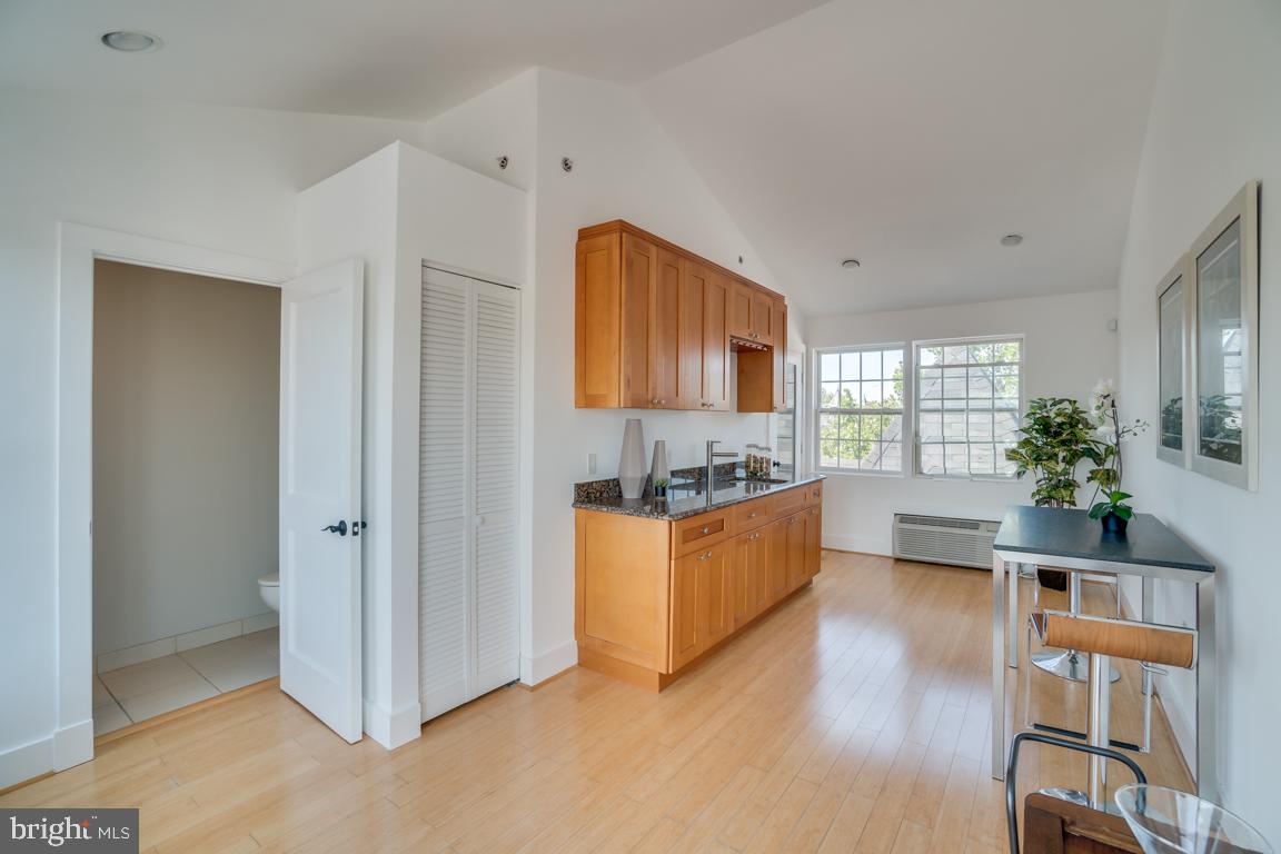 1126 Columbia Road Northwest, Unit 4 Washington, DC 20009 - Photo 34 of 44