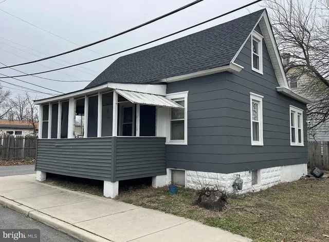$130,000 | 1003 Hoffman Avenue, Paulsboro, NJ 08066