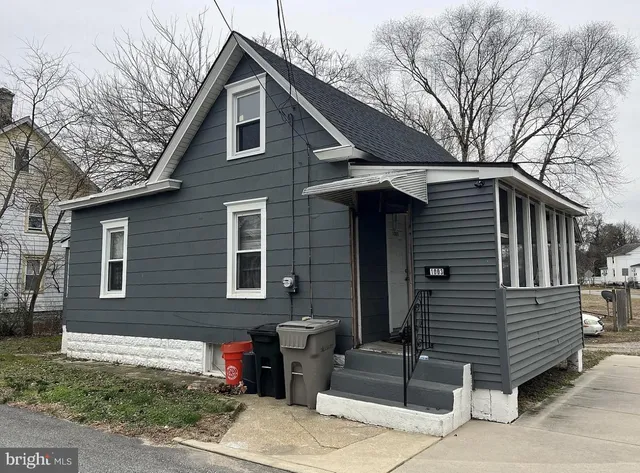 a front view of a house with garage