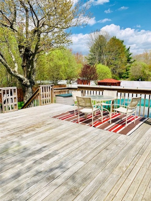 39 Narrows Road Bristol, RI 02809 - Photo 4 of 22