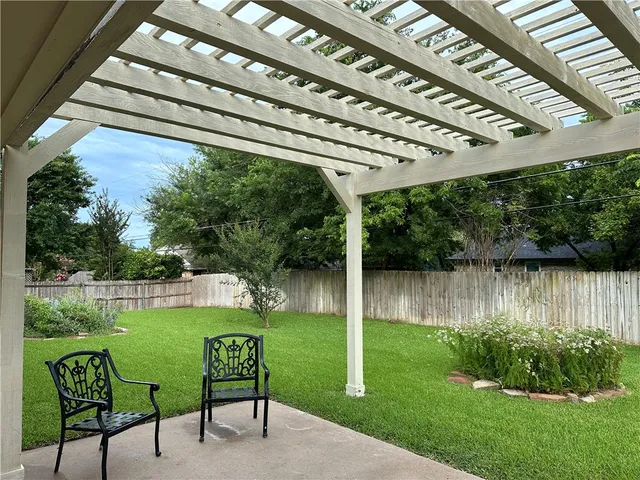 $447,000 | 8606 Gladedale Drive, Woodway, TX 76712