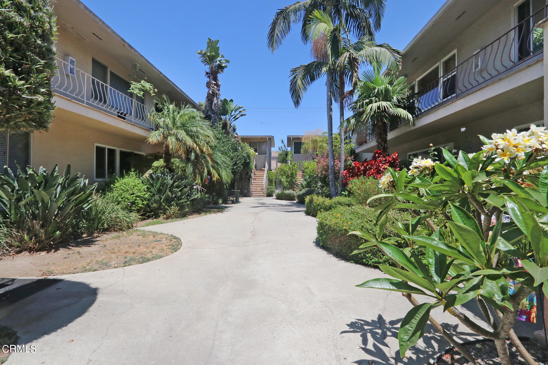 1023 East Appleton Street, Unit 5 Long Beach, CA 90802 - Photo 14 of 15 a view of a house with a flower garden