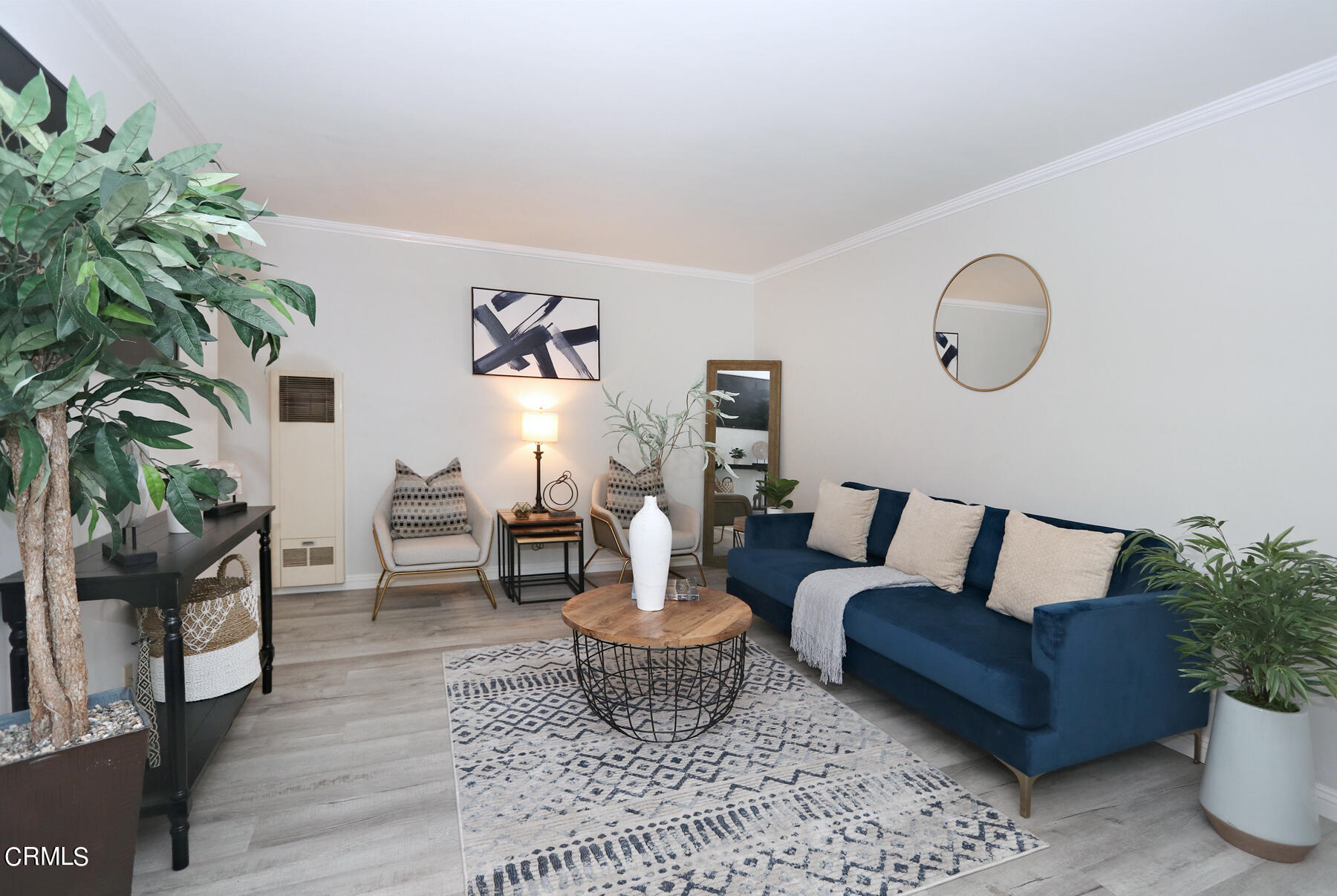 1023 East Appleton Street, Unit 5 Long Beach, CA 90802 - Photo 3 of 15 a living room with furniture potted plant and a lamp