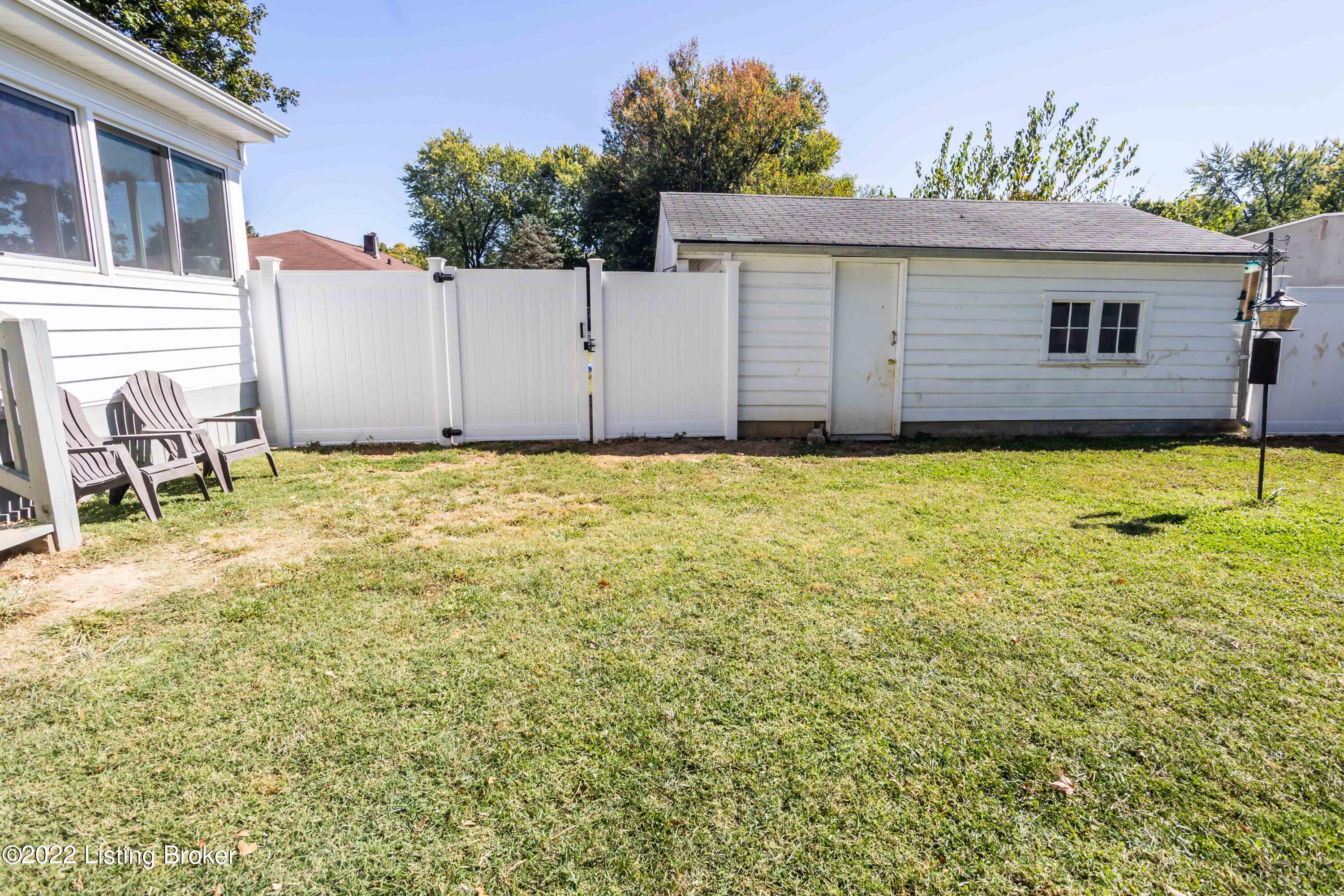 2806 Pioneer Road Louisville, KY 40216 - Photo 31 of 38 523A9812