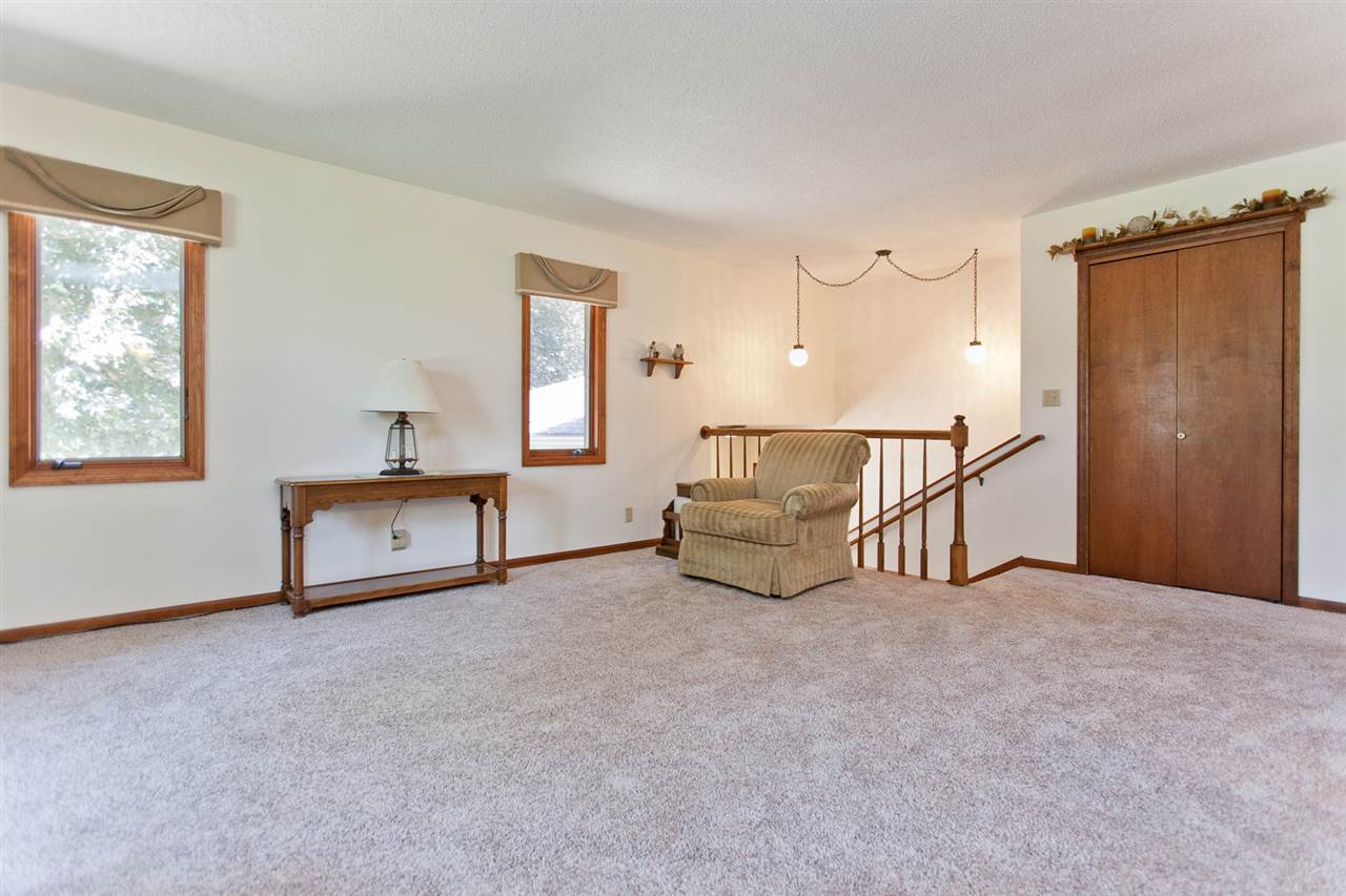 210 Hilltop Road Southwest Swisher, IA 52338 - Photo 5 of 35 Gallery Image 5