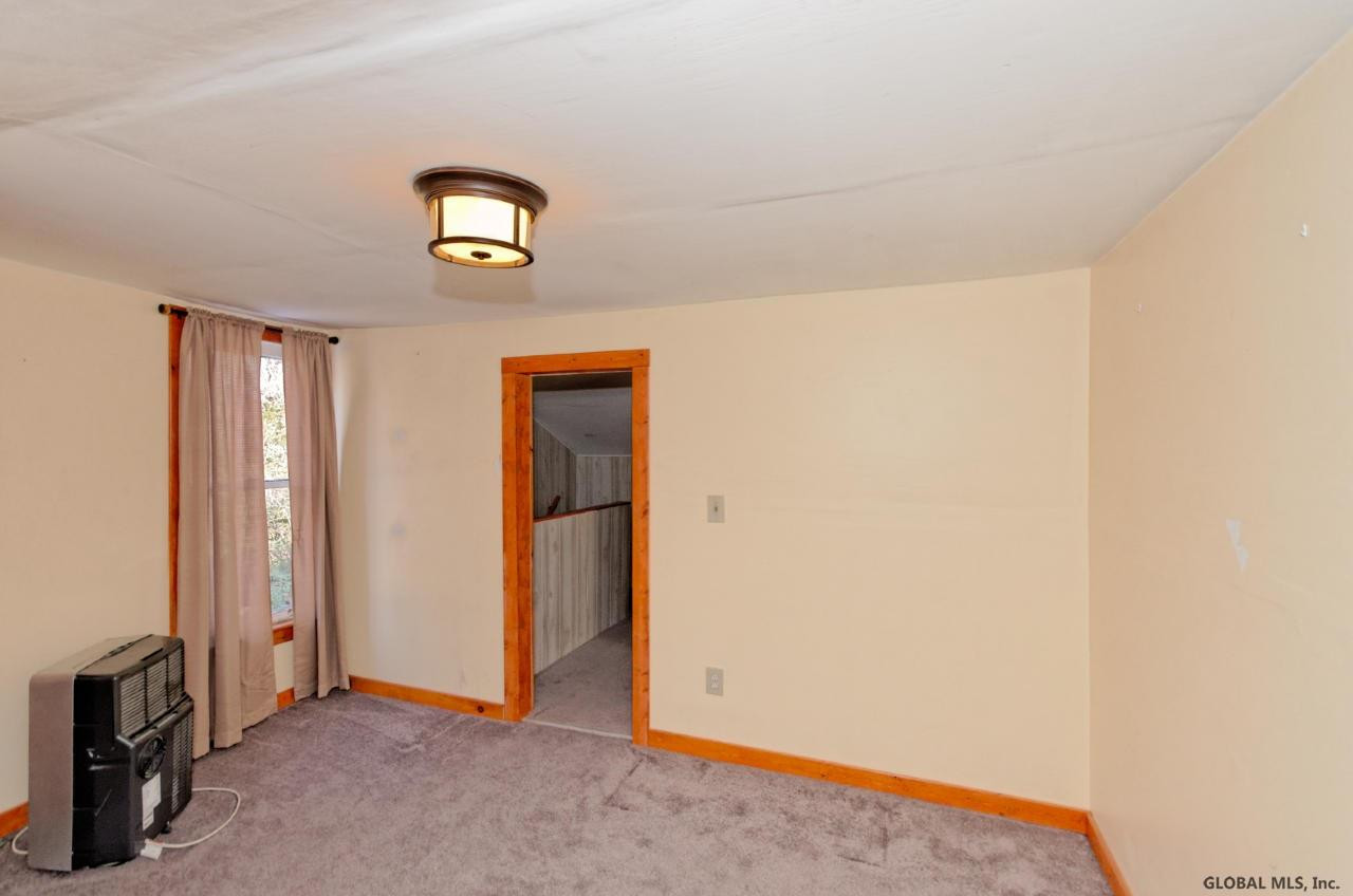 486 Bradford Road Schenectady, NY 12304 - Photo 17 of 25 Photo 17