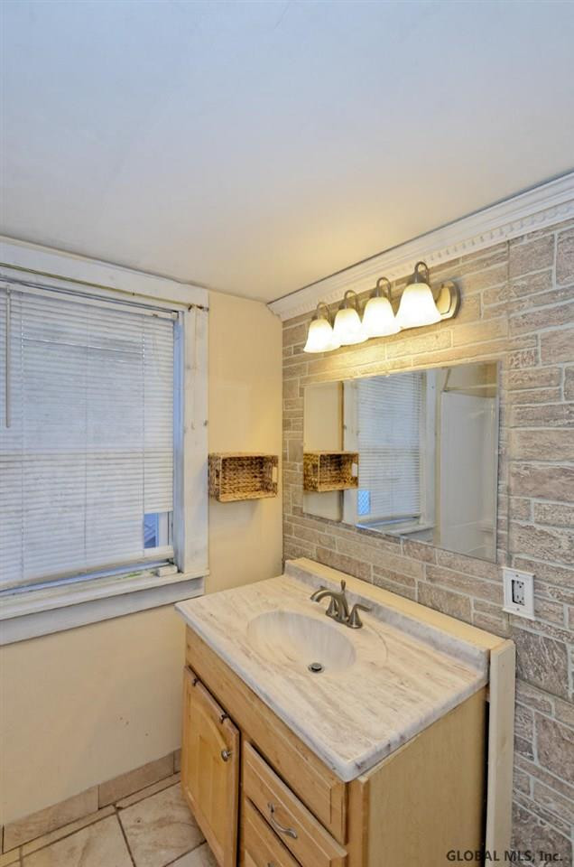 486 Bradford Road Schenectady, NY 12304 - Photo 18 of 25 Photo 18