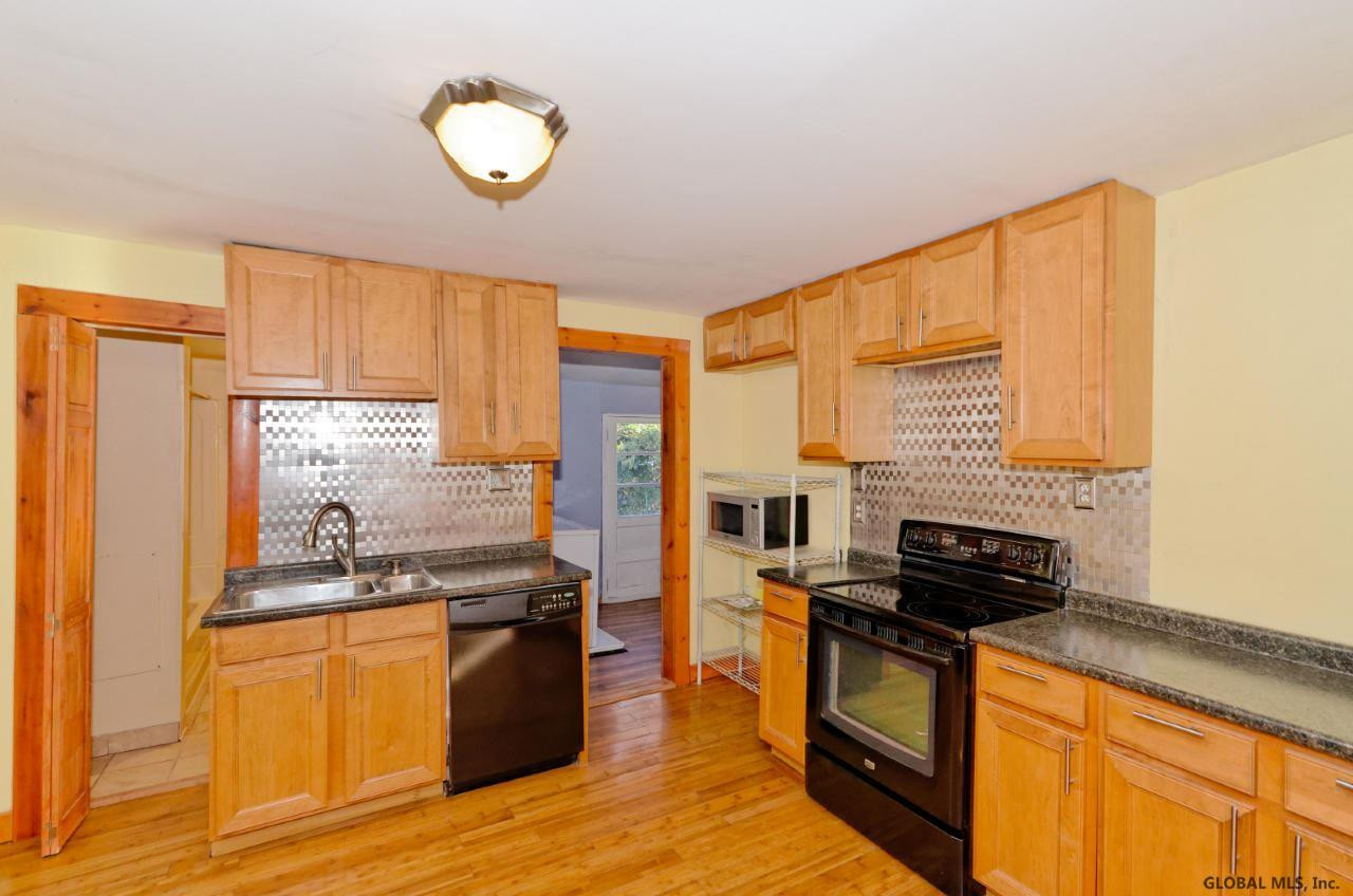 486 Bradford Road Schenectady, NY 12304 - Photo 8 of 25 Photo 8