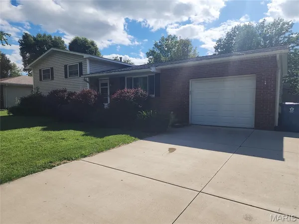 $215,000 | 506 Texas Boulevard, Bethalto, IL 62010