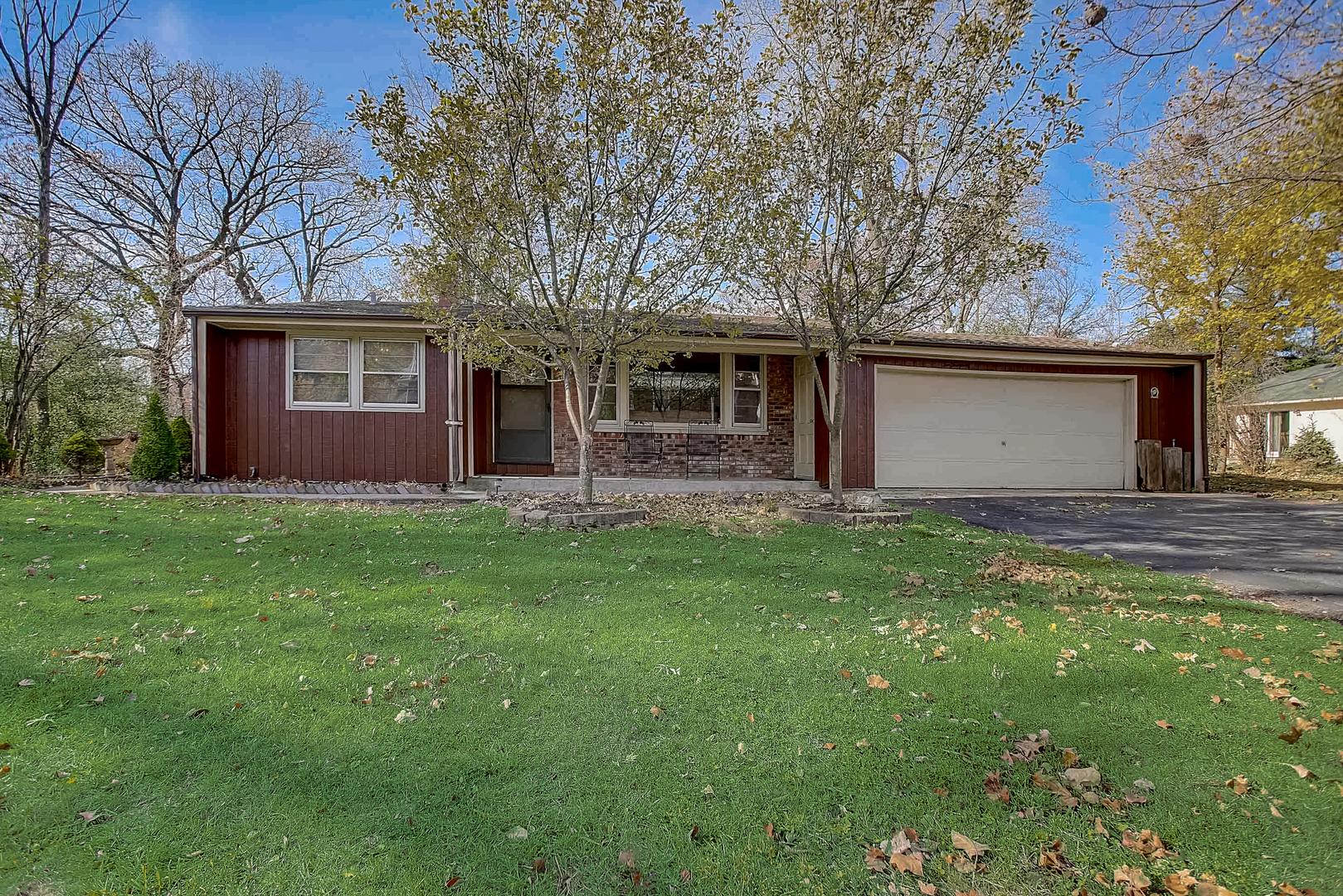 1014 Oak Ridge Road Carpentersville, IL 60110 - Photo 1 of 36 Gallery Image 1