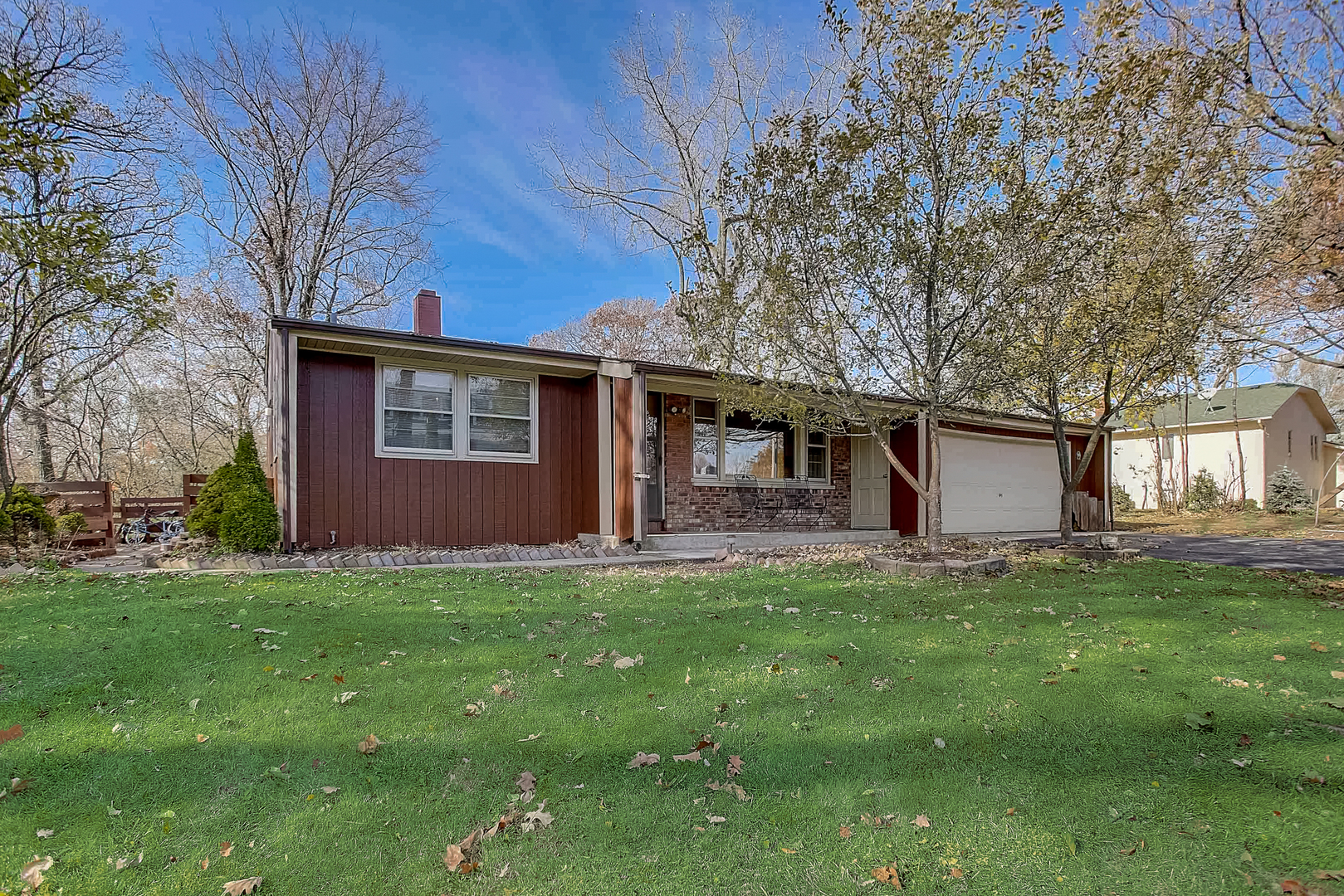 1014 Oak Ridge Road Carpentersville, IL 60110 - Photo 2 of 36 Gallery Image 2