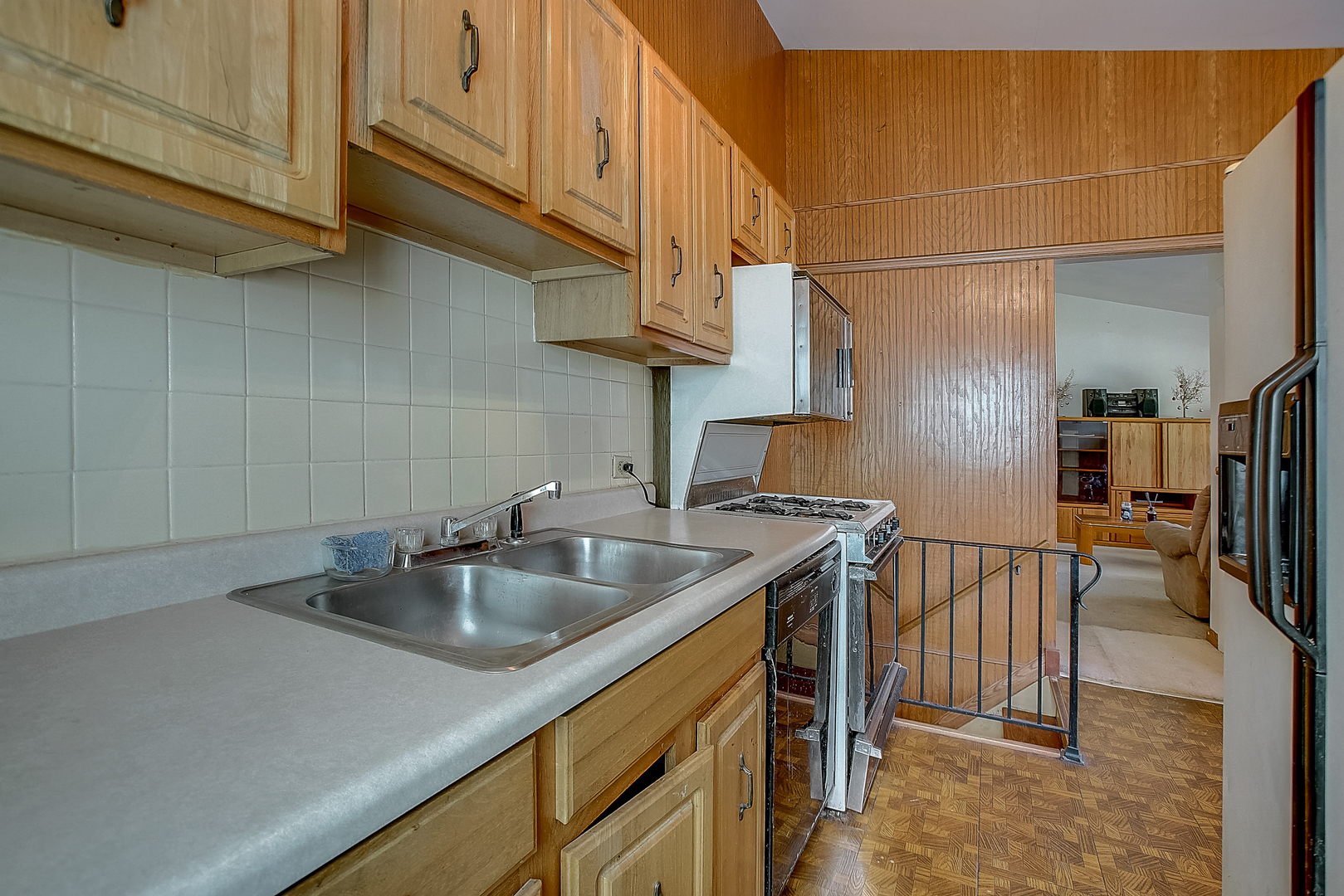 1014 Oak Ridge Road Carpentersville, IL 60110 - Photo 13 of 36 Gallery Image 13