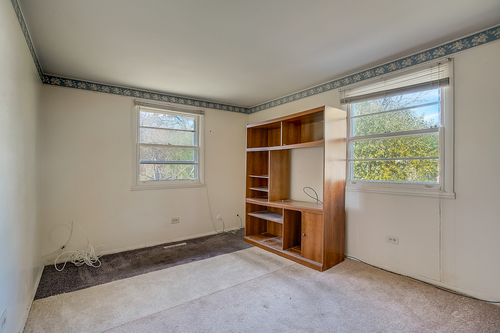 1014 Oak Ridge Road Carpentersville, IL 60110 - Photo 14 of 36 Gallery Image 14