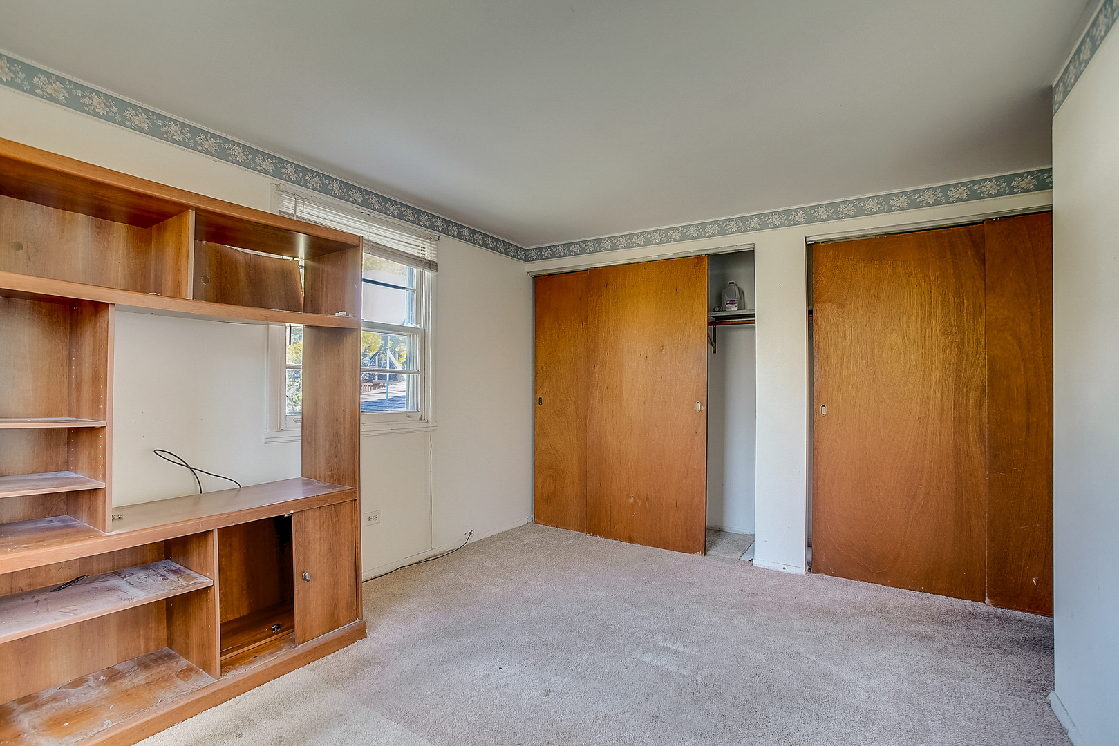 1014 Oak Ridge Road Carpentersville, IL 60110 - Photo 15 of 36 Gallery Image 15