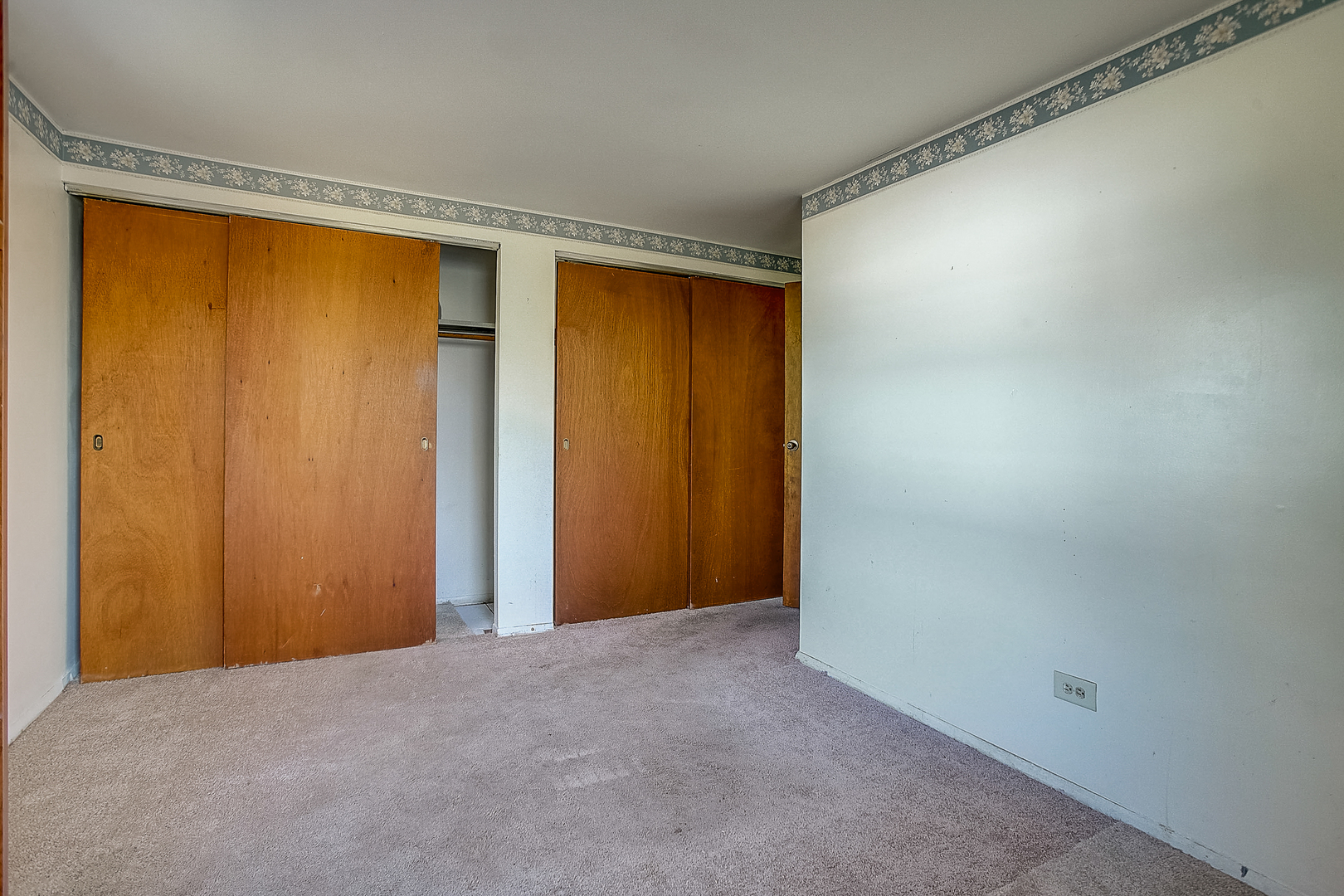 1014 Oak Ridge Road Carpentersville, IL 60110 - Photo 16 of 36 Gallery Image 16
