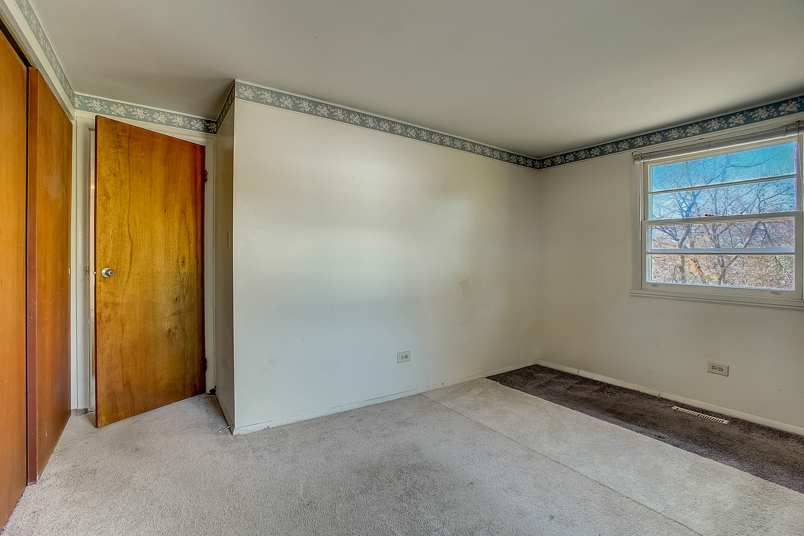 1014 Oak Ridge Road Carpentersville, IL 60110 - Photo 17 of 36 Gallery Image 17