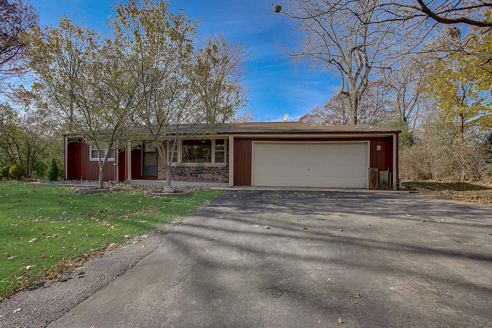 1014 Oak Ridge Road Carpentersville, IL 60110 - Photo 3 of 36 Gallery Image 3