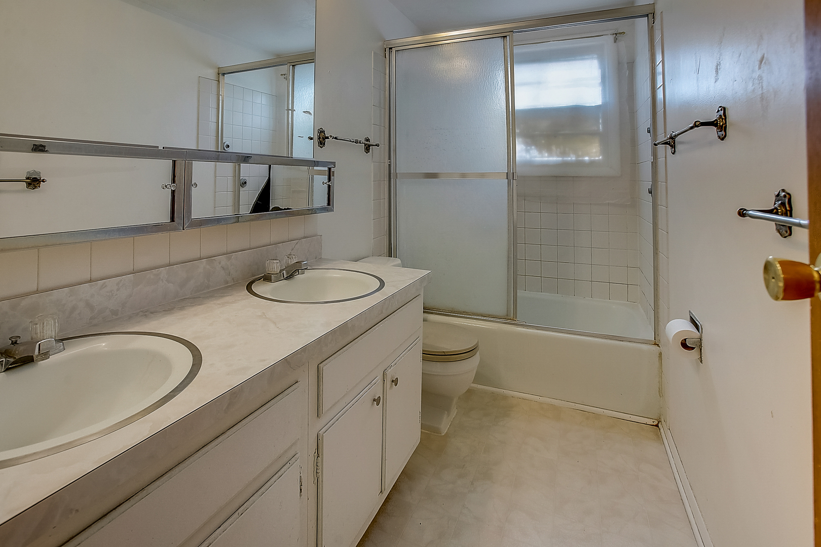 1014 Oak Ridge Road Carpentersville, IL 60110 - Photo 22 of 36 Gallery Image 22