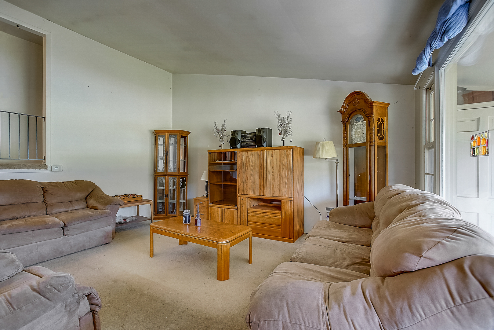 1014 Oak Ridge Road Carpentersville, IL 60110 - Photo 4 of 36 Gallery Image 4