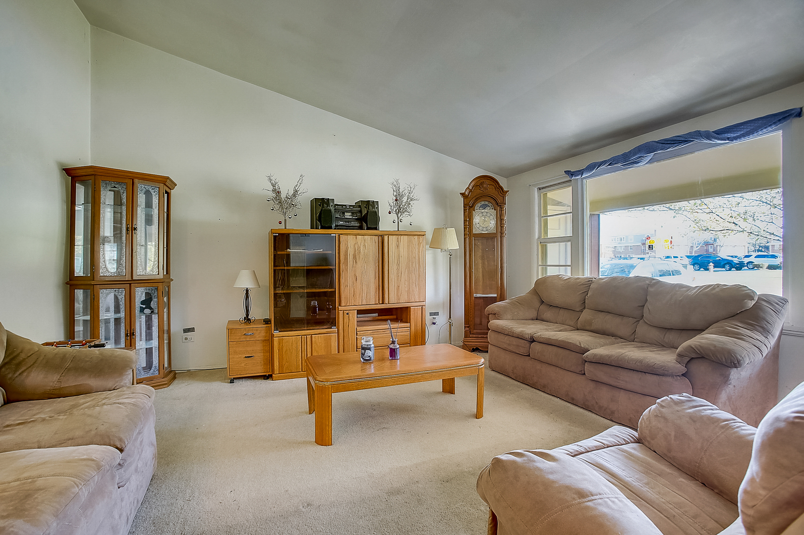 1014 Oak Ridge Road Carpentersville, IL 60110 - Photo 5 of 36 Gallery Image 5