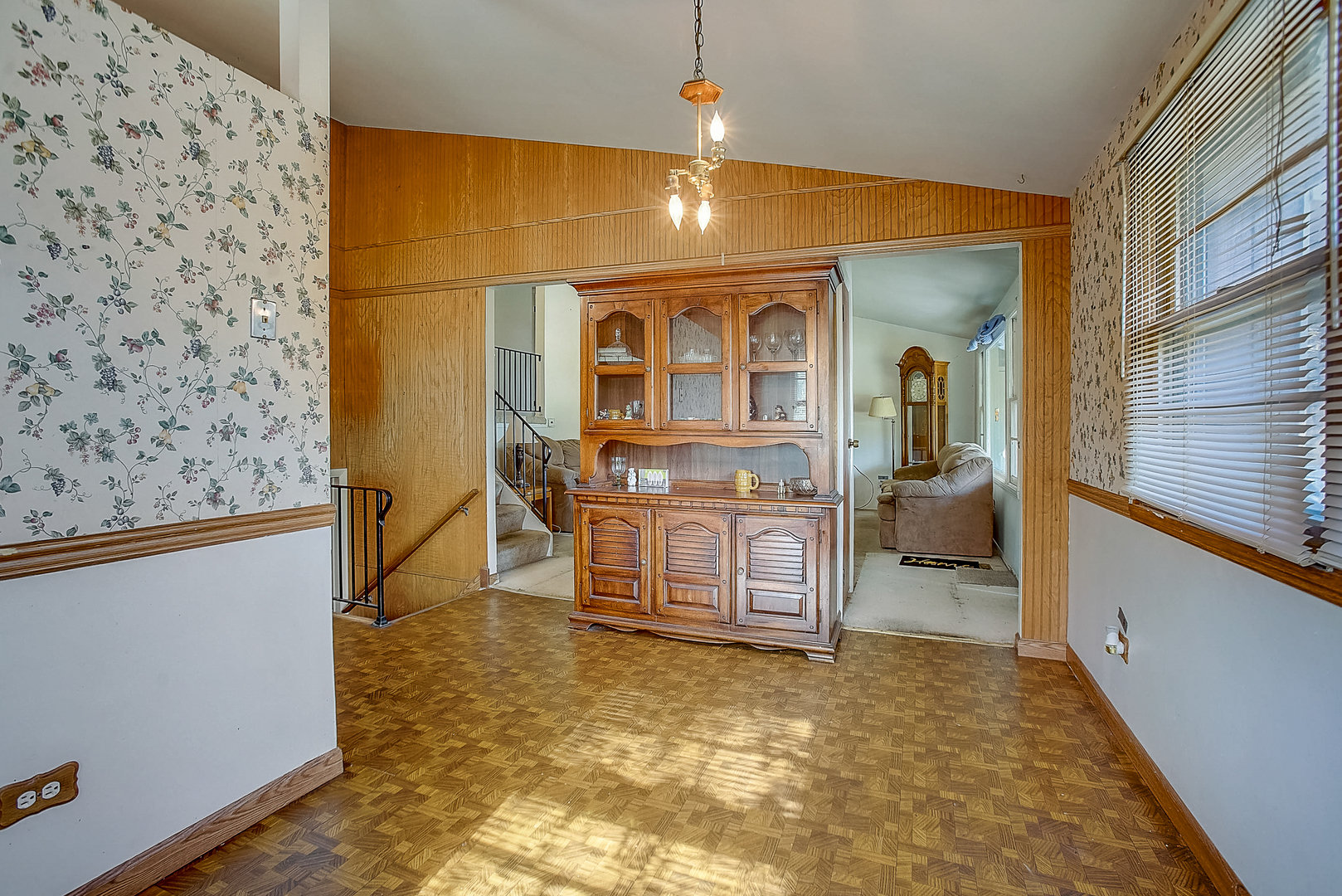 1014 Oak Ridge Road Carpentersville, IL 60110 - Photo 9 of 36 Gallery Image 9