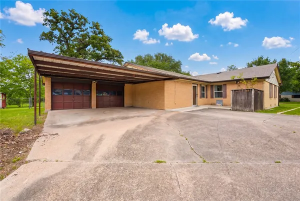 $325,000 | 806 Mary Lake Drive, Bryan, TX 77802