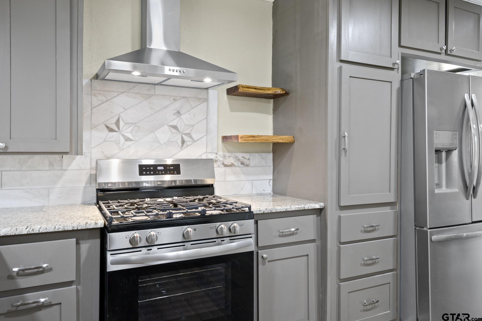 306 Quitman Street Pittsburg, TX 75686 - Photo 4 of 31 a kitchen with appliances cabinets and a counter top space