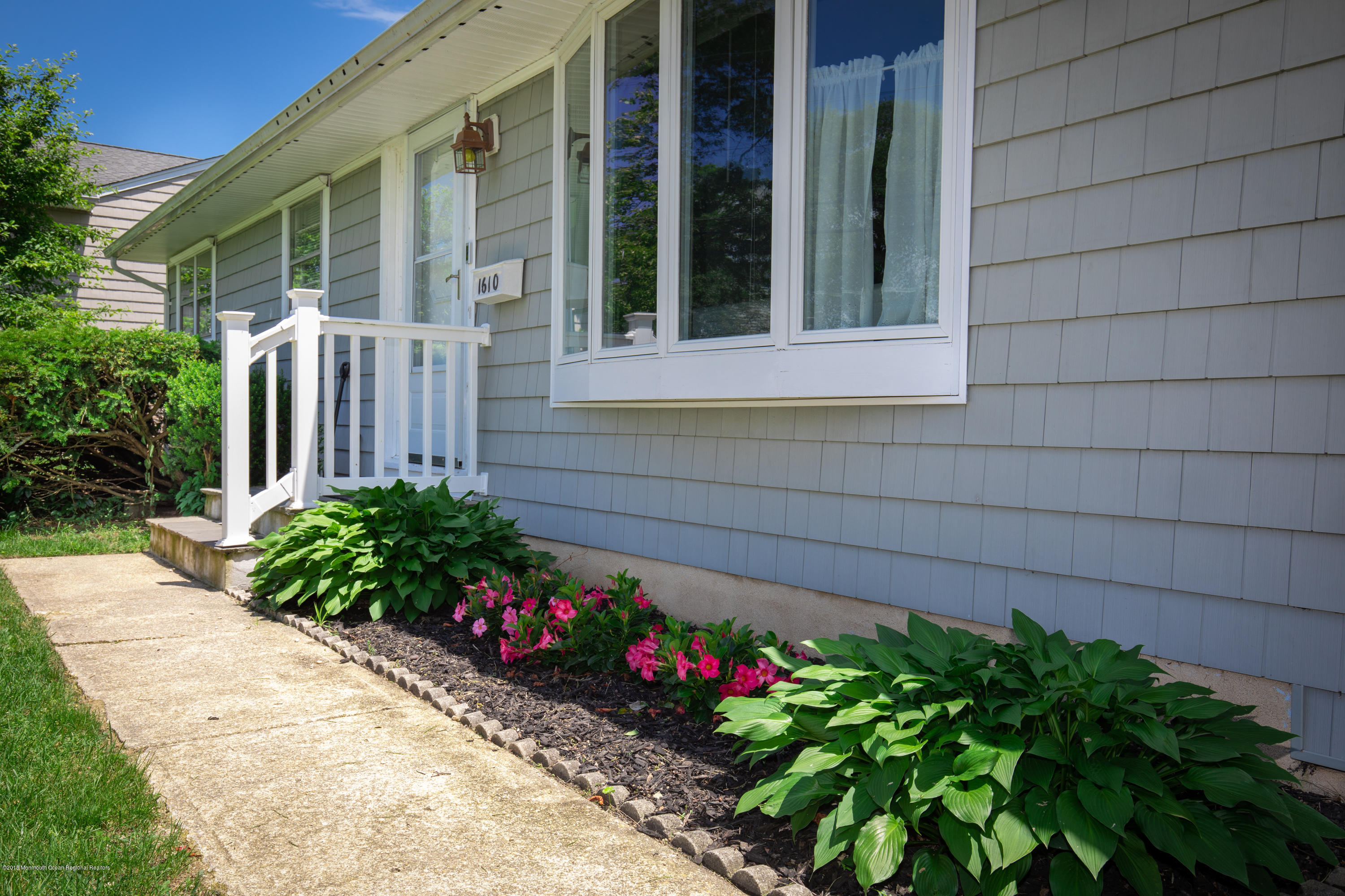 1610 Dorset Dock Road Point Pleasant, NJ 08742 - Photo 23 of 30 Porch & Garden