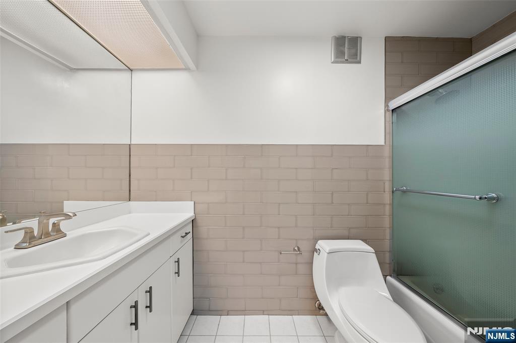 200 Winston Drive, Unit 508 Cliffside Park, NJ 07010 - Photo 16 of 25 a bathroom with a toilet sink and mirror