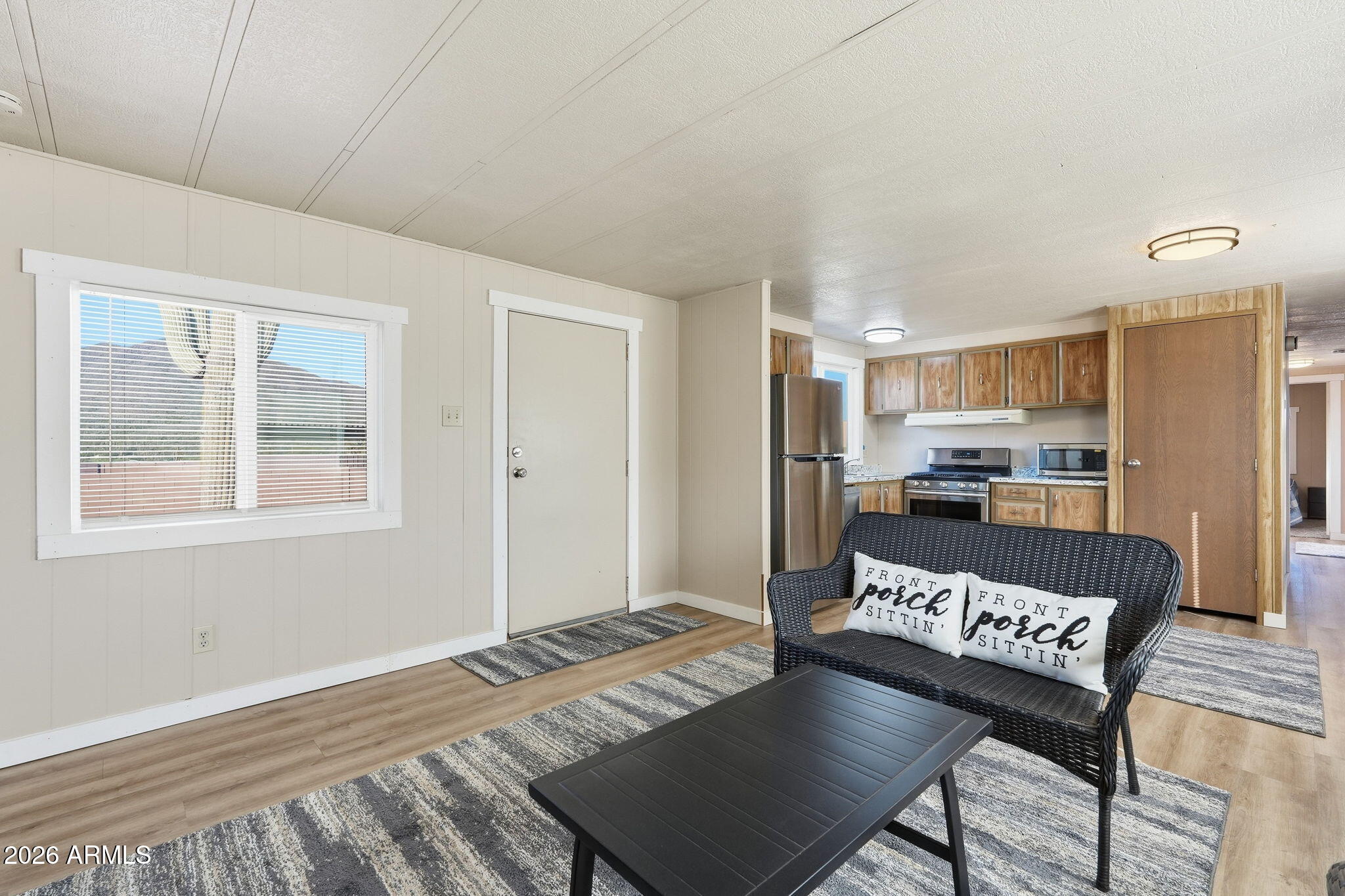 24 West Circle Mountain Road New River, AZ 85087 - Photo 9 of 42 Living Room
