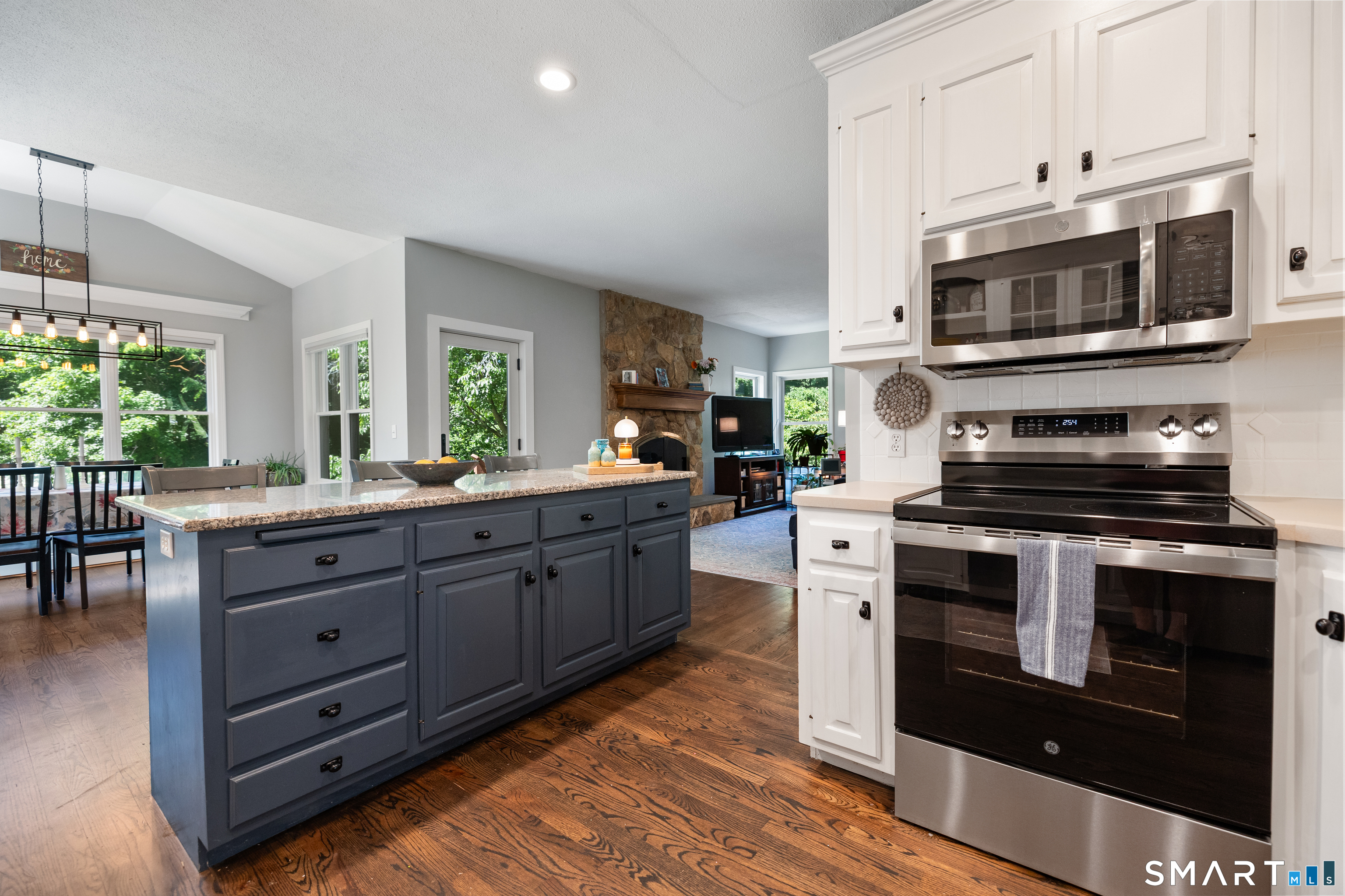 216 Great Pond Road Simsbury, CT 06070 - Photo 11 of 39