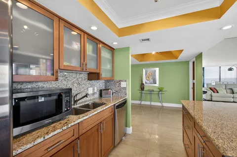 $1,200,000 | 5510 North Ocean Drive, Unit 26C, Singer Island, FL 33404