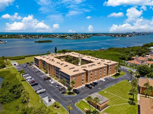 $1,850 | 12760 Indian Rocks Road, Unit 1031, Largo, FL 33774