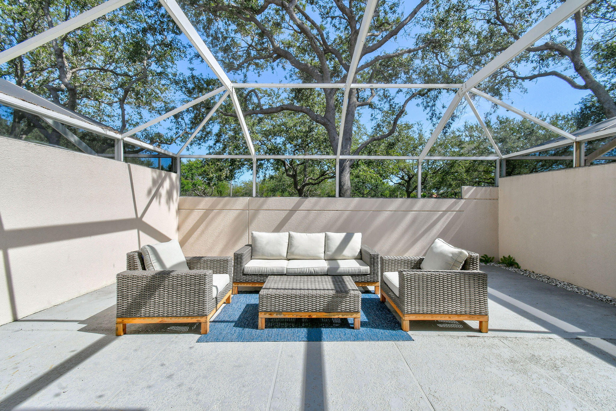 59 Live Oak Circle Tequesta, FL 33469 - Photo 29 of 35 59LiveOakCircle(55)enormous screened pat