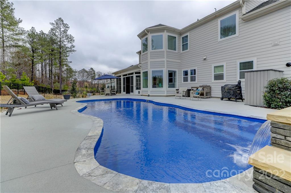 1912 Masons Bend Drive Fort Mill, SC 29708 - Photo 28 of 32 a view of a house with sitting area