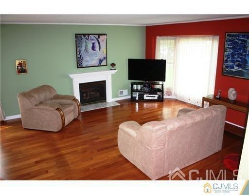51 Rice Run East Brunswick, NJ 08816 - Photo 4 of 14 Gallery Image 4