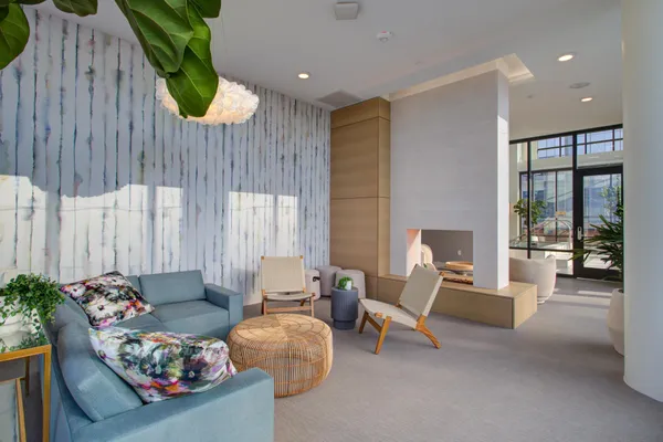 $2,370 | 270 Hennepin Avenue, Unit 421, Minneapolis, MN 55401