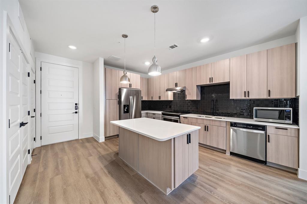 2520 Washington Ave Unit S02