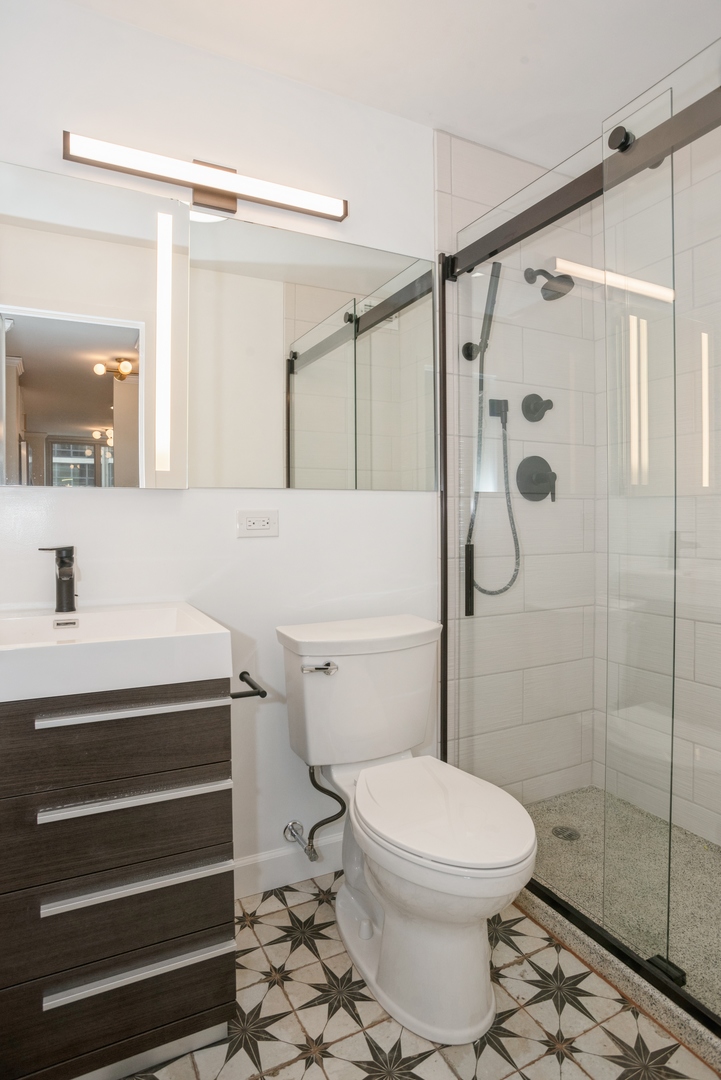 400 East Randolph Street, Unit 1020 Chicago, IL 60601 - Photo 9 of 27 a bathroom with a sink toilet and shower