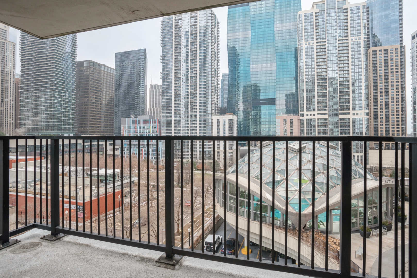 400 East Randolph Street, Unit 1020 Chicago, IL 60601 - Photo 10 of 27 a view of a building from a balcony