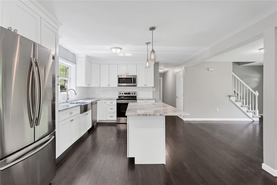 220 Greenville Road North Smithfield, RI 02896 - Photo 2 of 26
